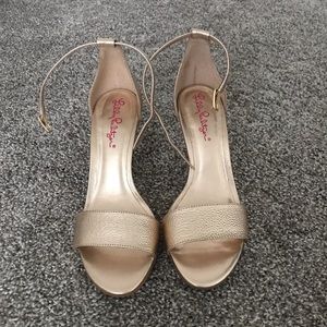 Lily Pulitzer gold sandals size 7. Worn once!